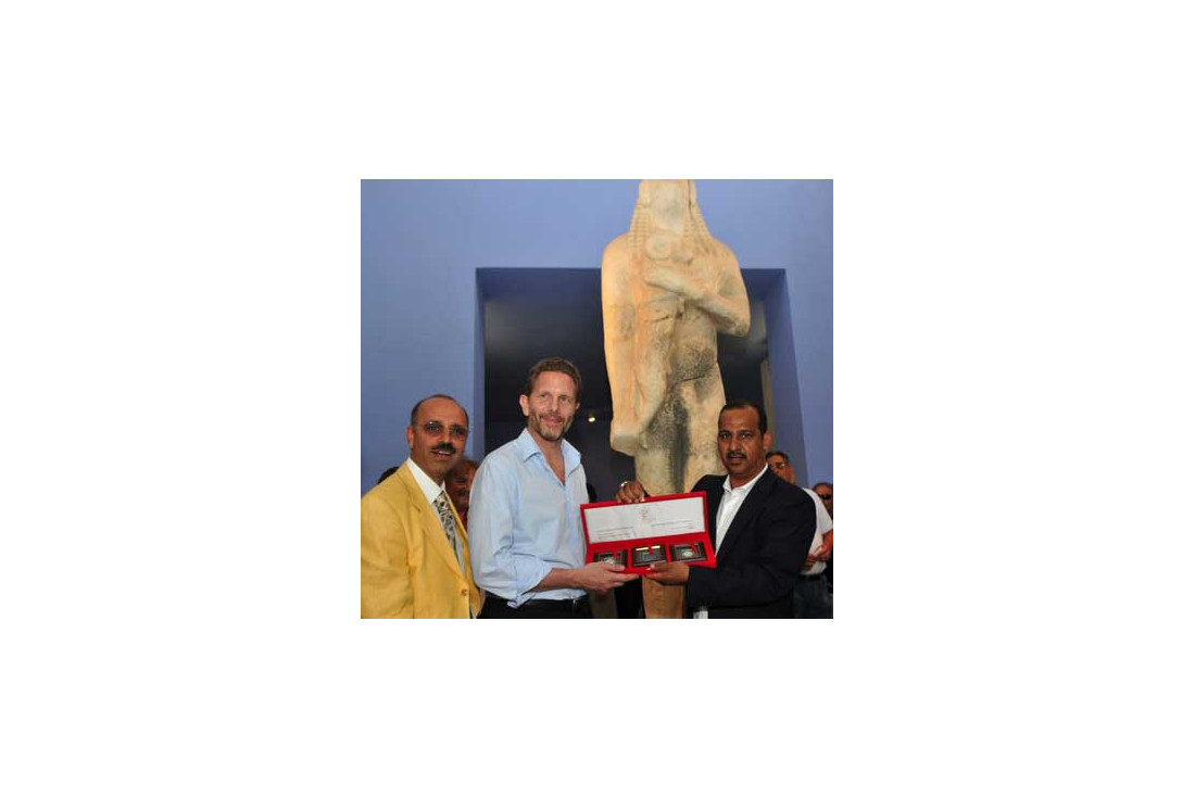 Ali presenting Greek Minister of Culture Pavlos Geroulanos Dilmun seals from National museum