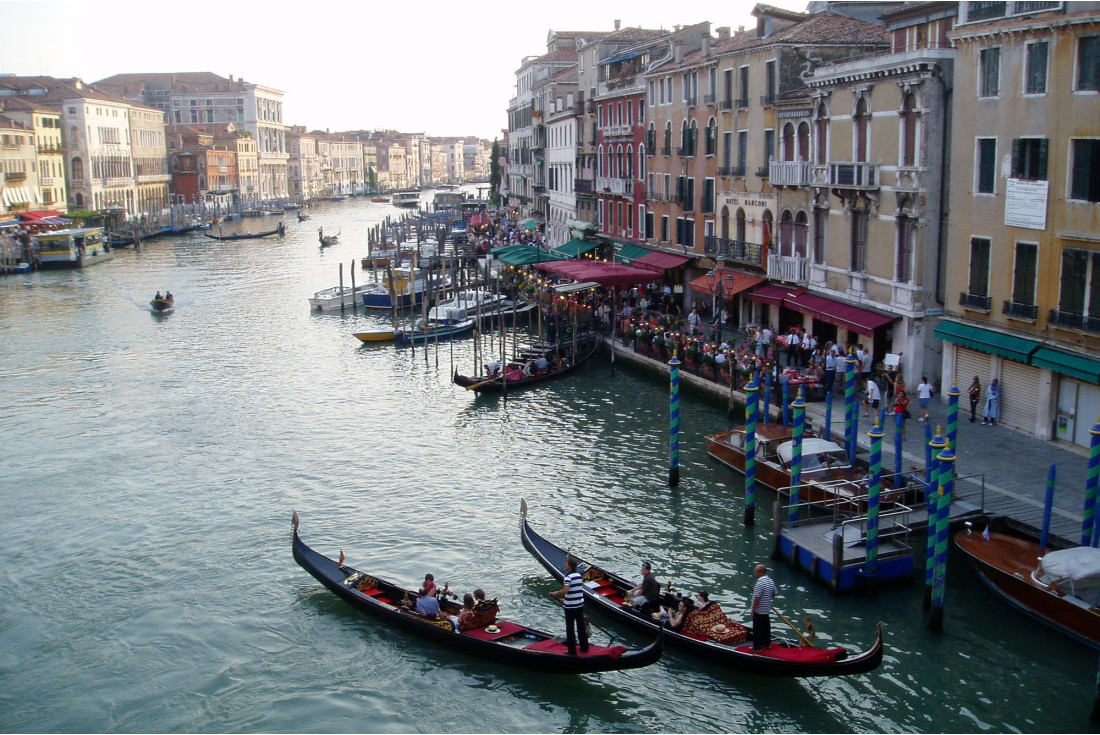 The canals of Venice crowded with gondolas