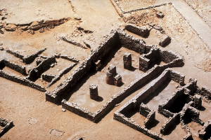 The digs at Saar Archaeological Site have proved the existence of an organised lifestyle with well-ordered roads, houses and courtyards and a central marketplace