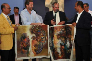 Almosawi presenting Greek Minister of Culture Pavlos Geroulanos two paintings